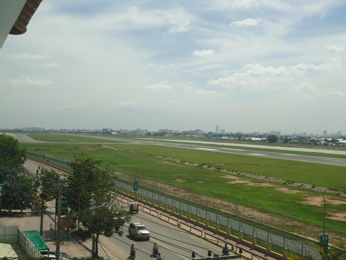 Golden Apple Hotel - Airport Phnom Penh Exteriör bild