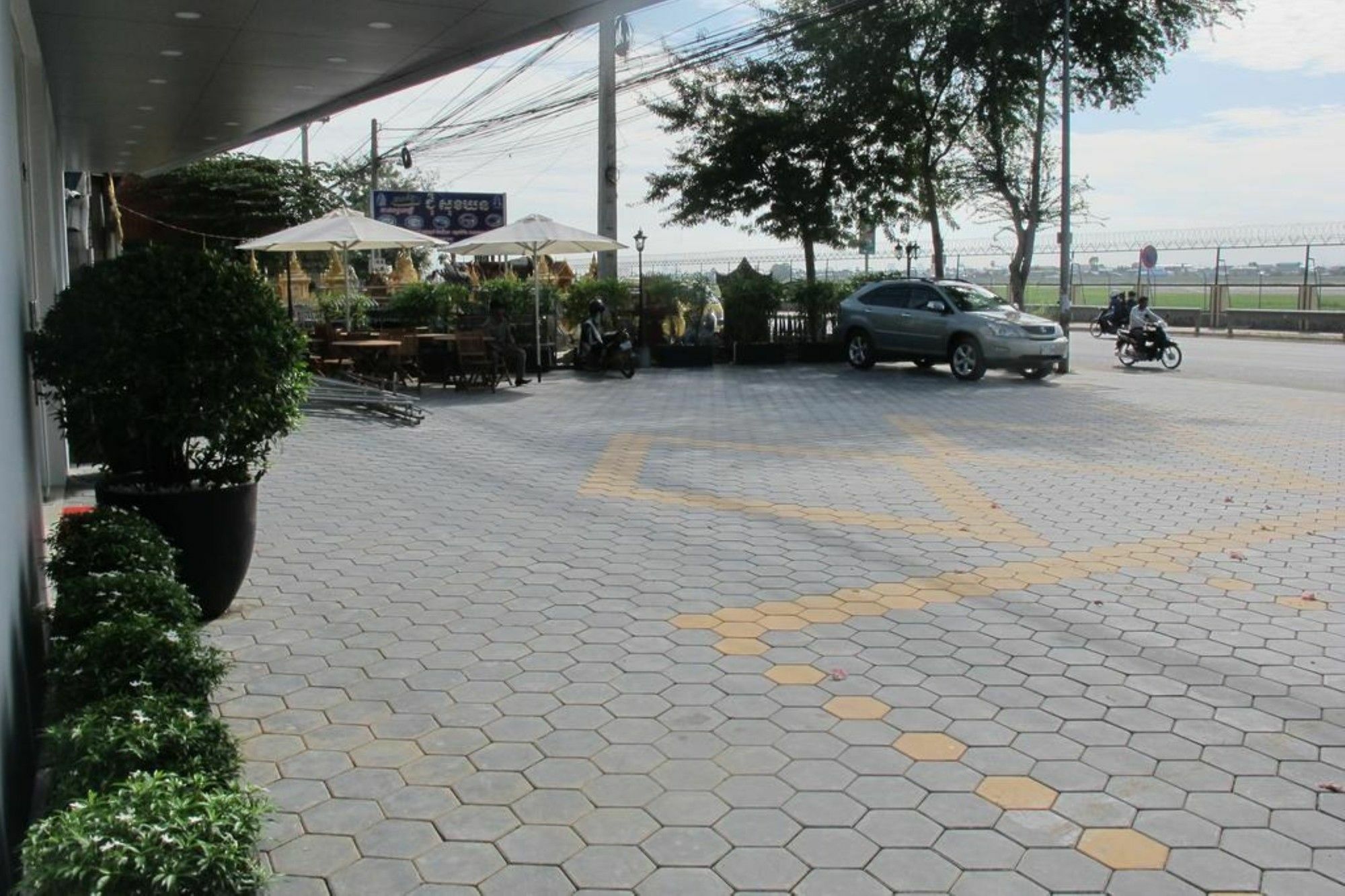 Golden Apple Hotel - Airport Phnom Penh Exteriör bild